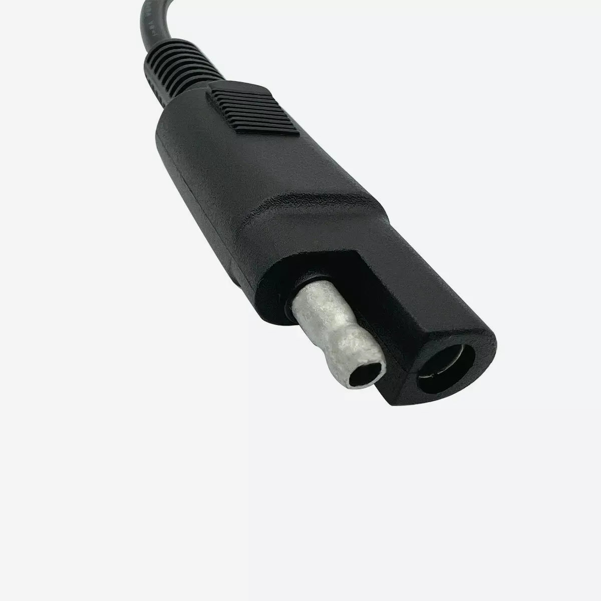 Cable de alimentación A00302 para Topcon en uso en proyectos de topografía.