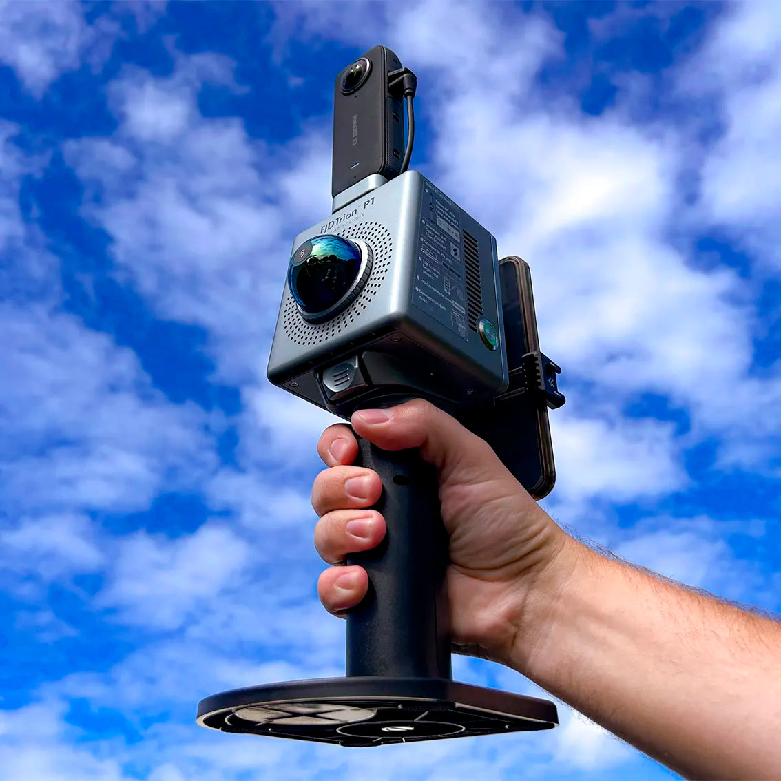 Escaneo LiDAR en movimiento con FJD Trion P1 en entorno topográfico