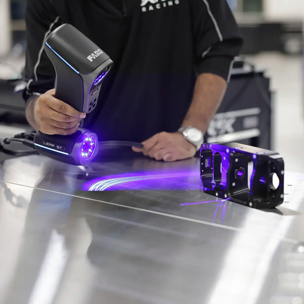 FARO Leap ST escaneando piezas mecánicas para control de calidad