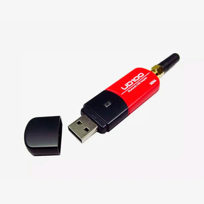 Adaptador Bluetooth Parani UD100-G03 con alcance de hasta 300 metros.