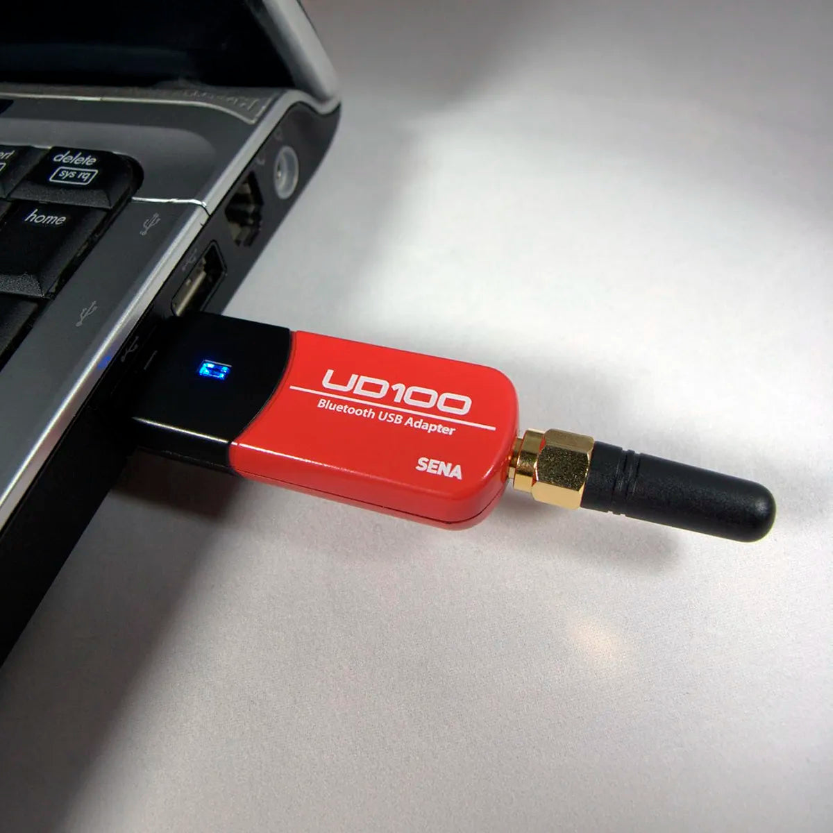 Detalle del conector USB del adaptador Bluetooth Parani UD100-G03 4.0.