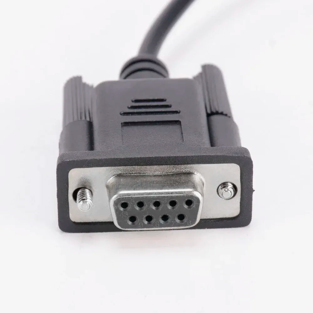 Detalle del conector RS232 del cable FC-24 COM, ideal para volcado de datos
