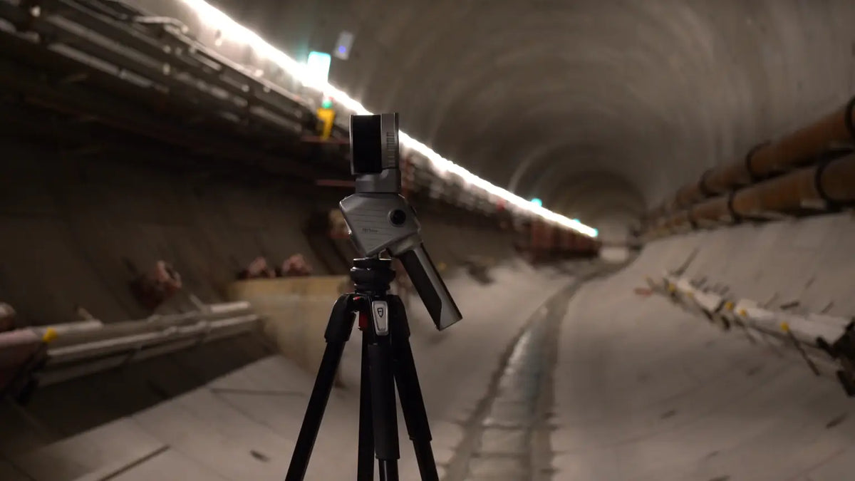 FJD Trion T1 sobre trípode escaneando un túnel en modo terrestre
