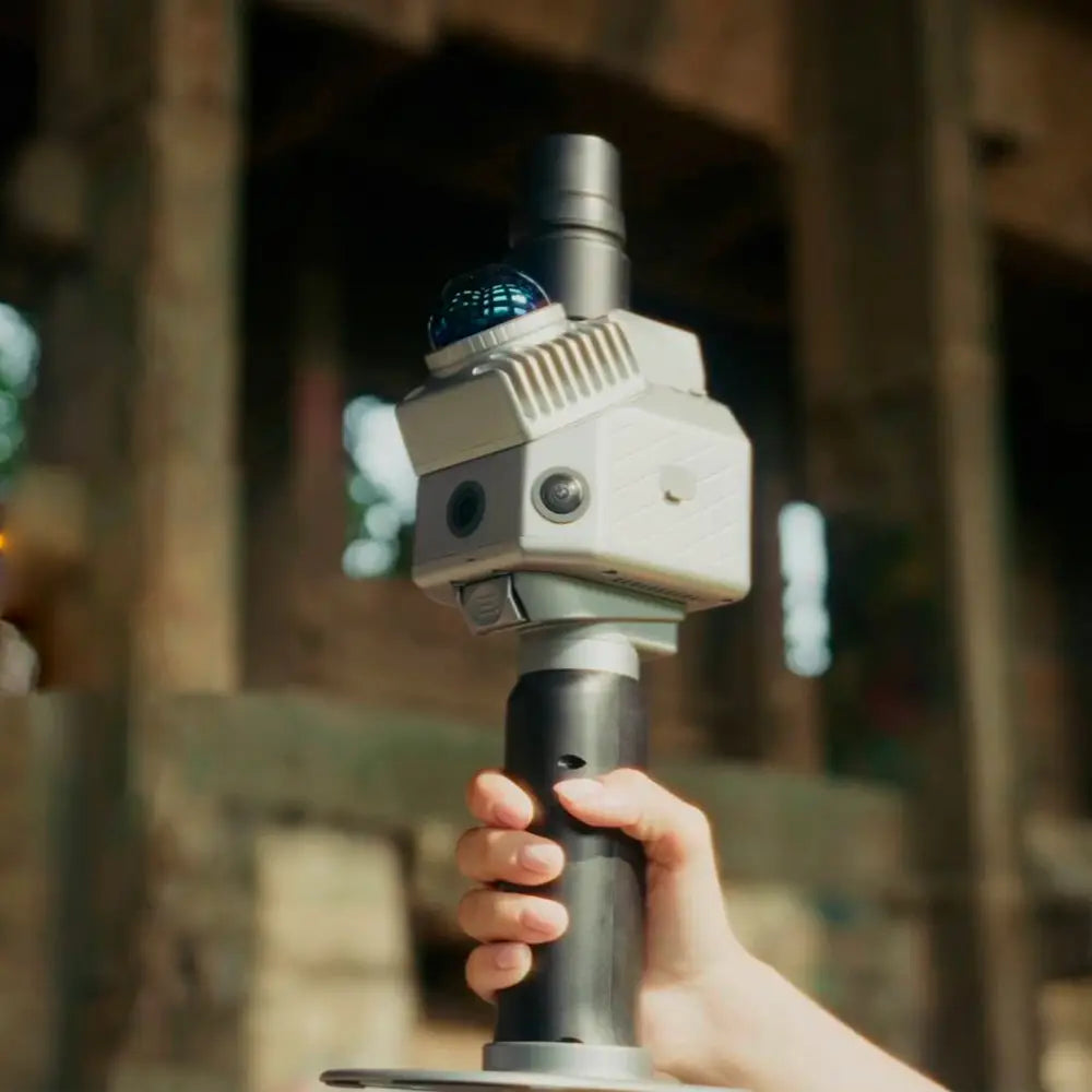 Vista del FJD Trion P2 con diseño compacto y sistema de cámaras para color en tiempo real