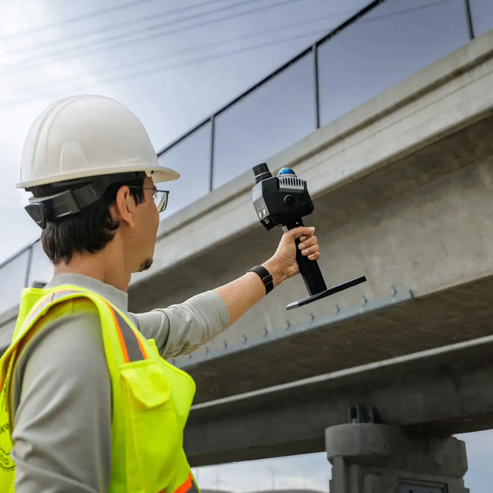 Topcon CR-S2 montado en mochila para escaneo SLAM en exteriores